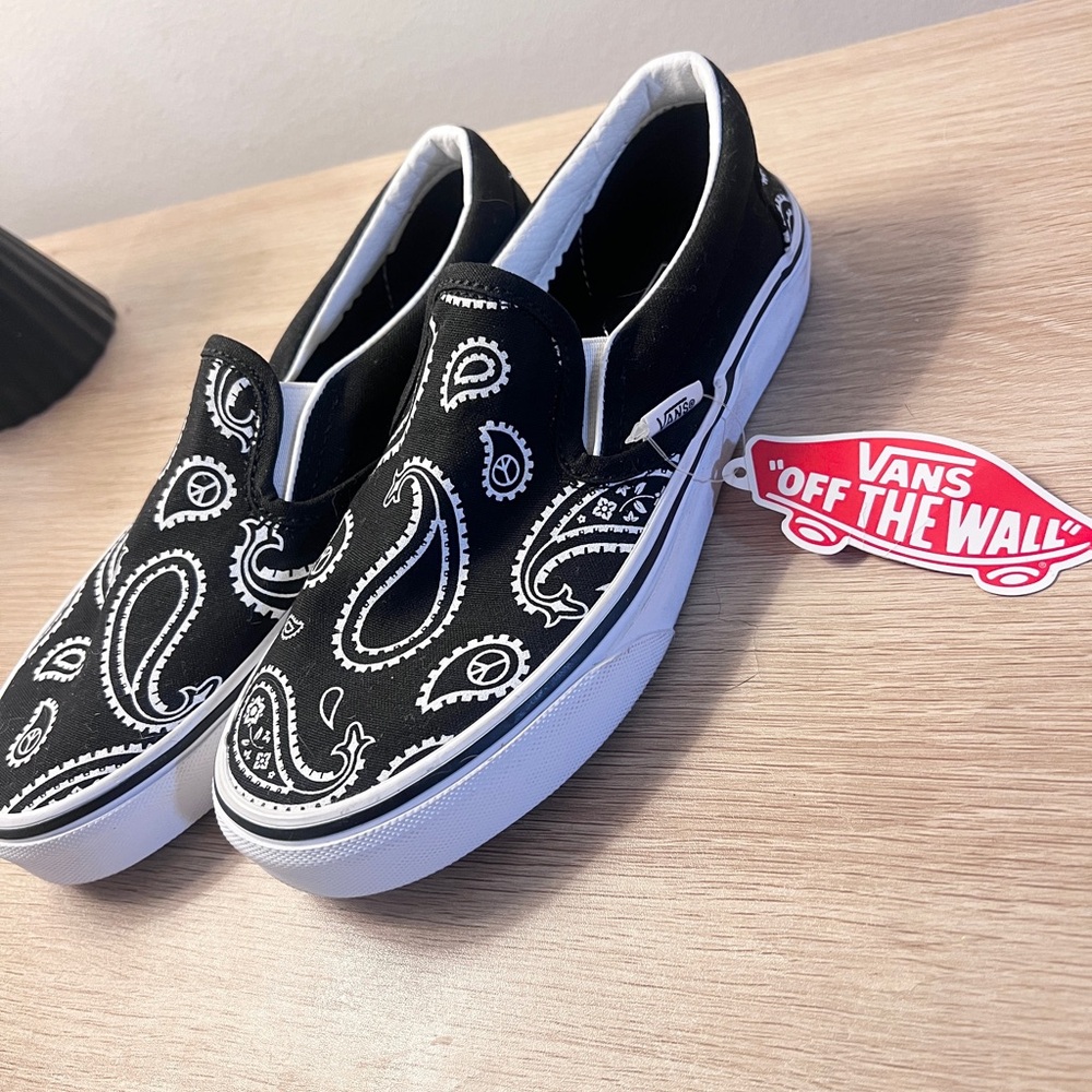 Vans Black and White Paisley Slip-On Sneakers W 5.5 Youth 4 NWT